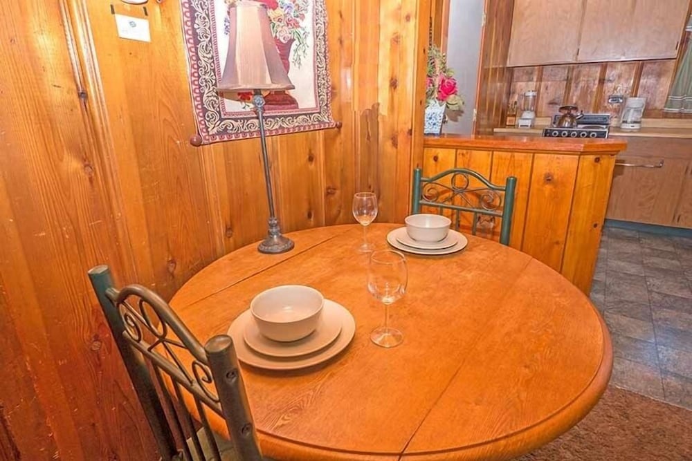 1198 Carson Avenue 1 Bedroom Cabin by RedAwning