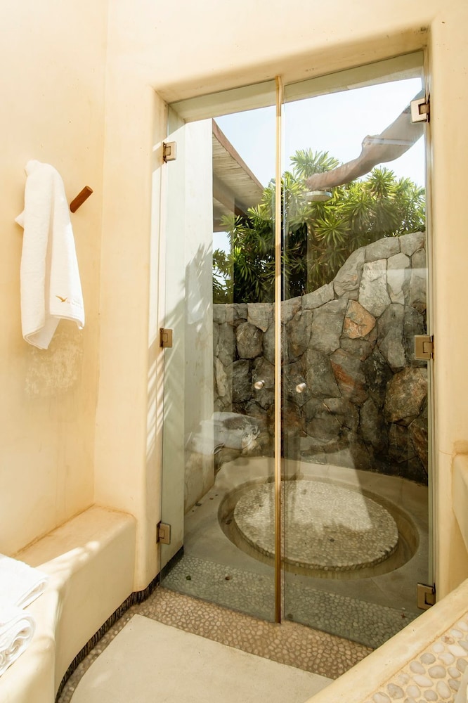 Casa Don Luis Luxury beachfront house view 4