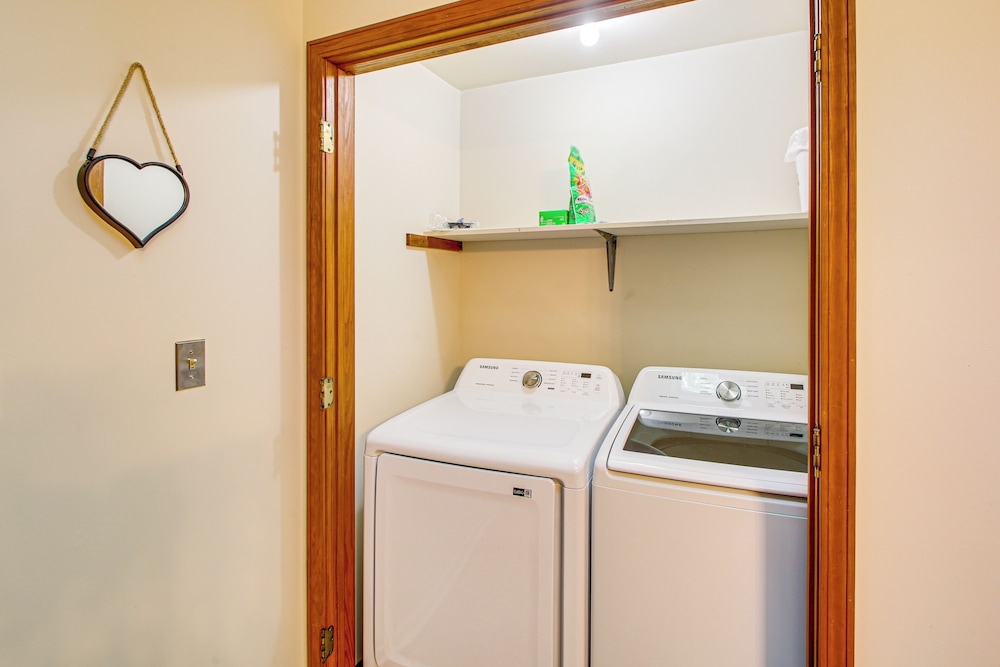 1/2 Mi to Desoto Lake: Hot Springs Village Home