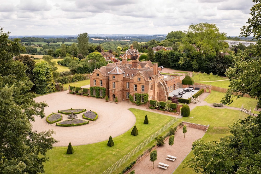 Host Stay Hillhampton House