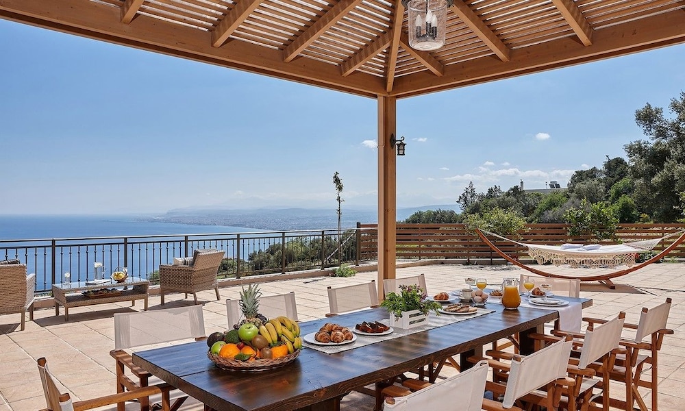 Villa Omikron
