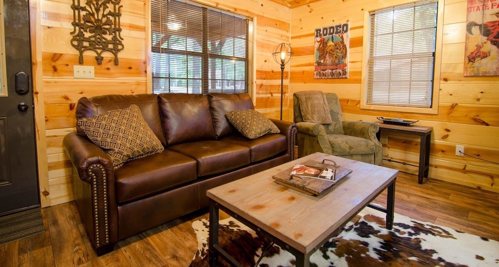 Arabella Cozy Nest With Hot Tub and Fire Pit in the Backyard by Redawning view 4