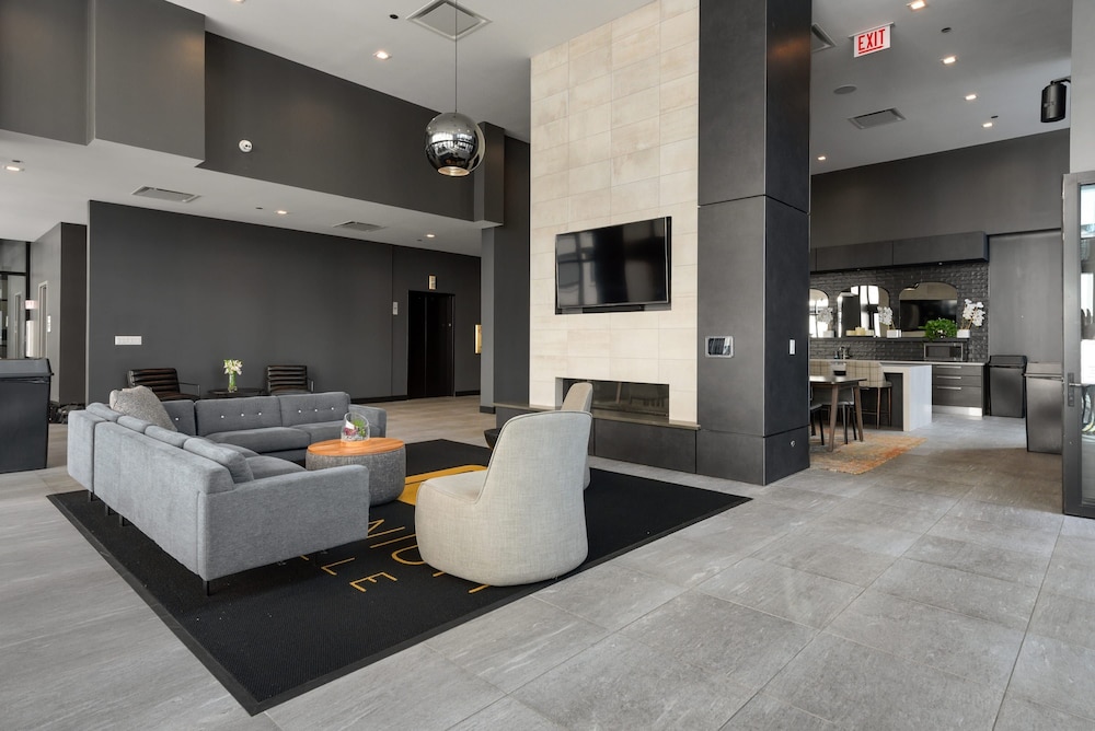 Apartment in The Loop Great Amenities Near Shops