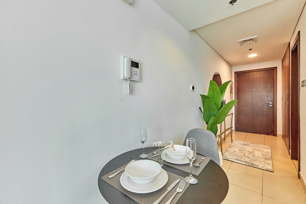 bnbme | 8 Boulevard Walk | Studio