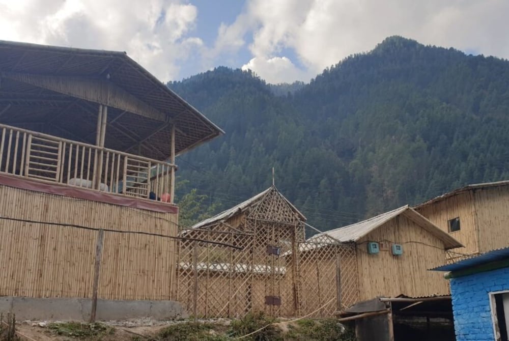 Goroomgo Kasol Huts Kullu view 2