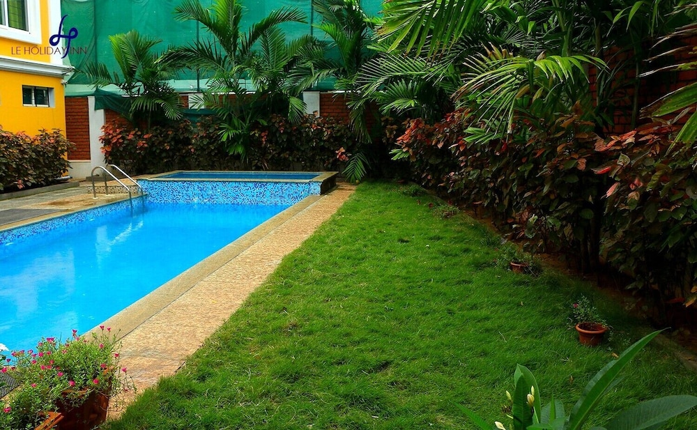 Le Holiday Inn view 5