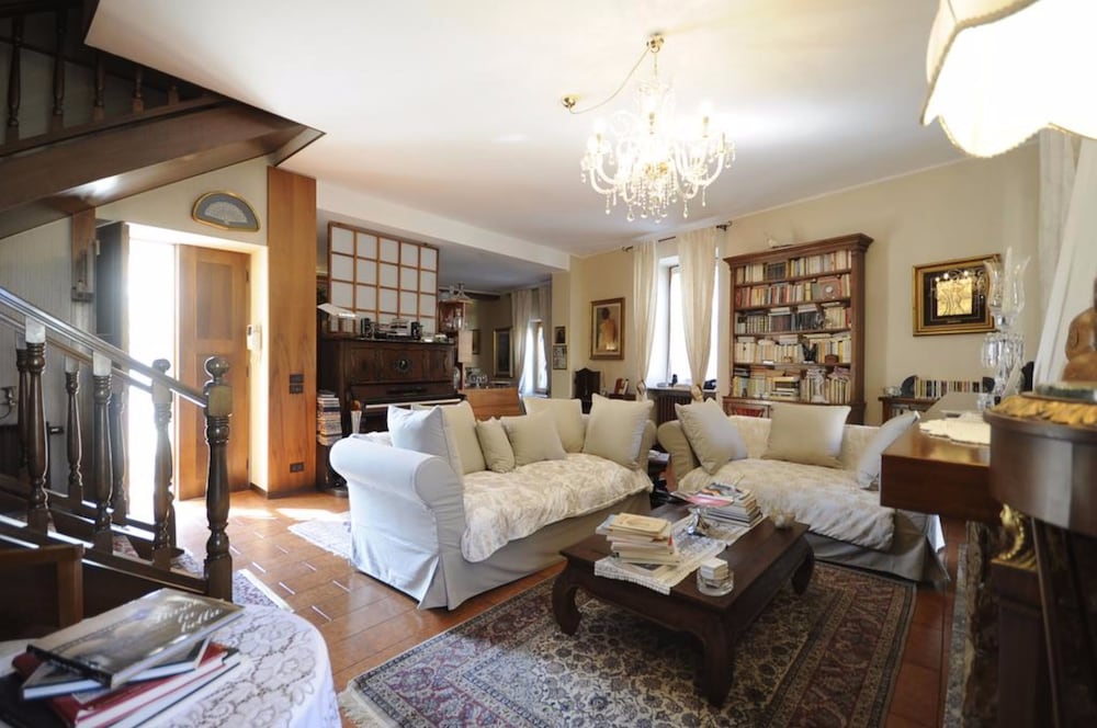 Villa Marisa bed breakfast and books