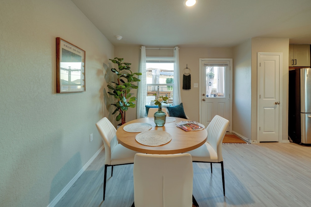 Easy Access to Dtwn San Antonio: Suburban Home