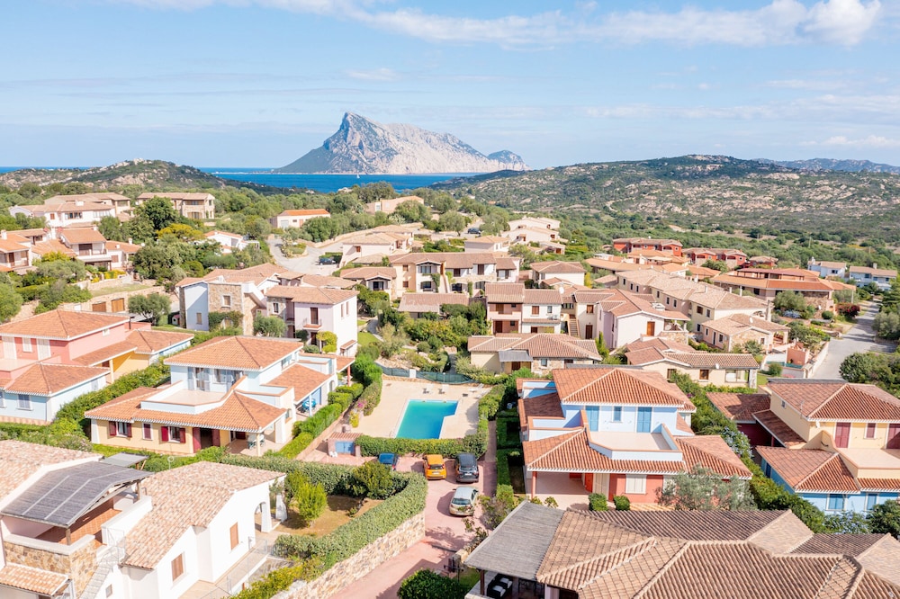 Residence with pool in Cala Girgolu photo 4