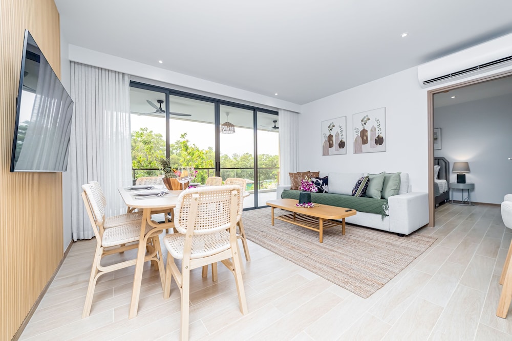 Beachside 2BR 200 m to BangTao beach