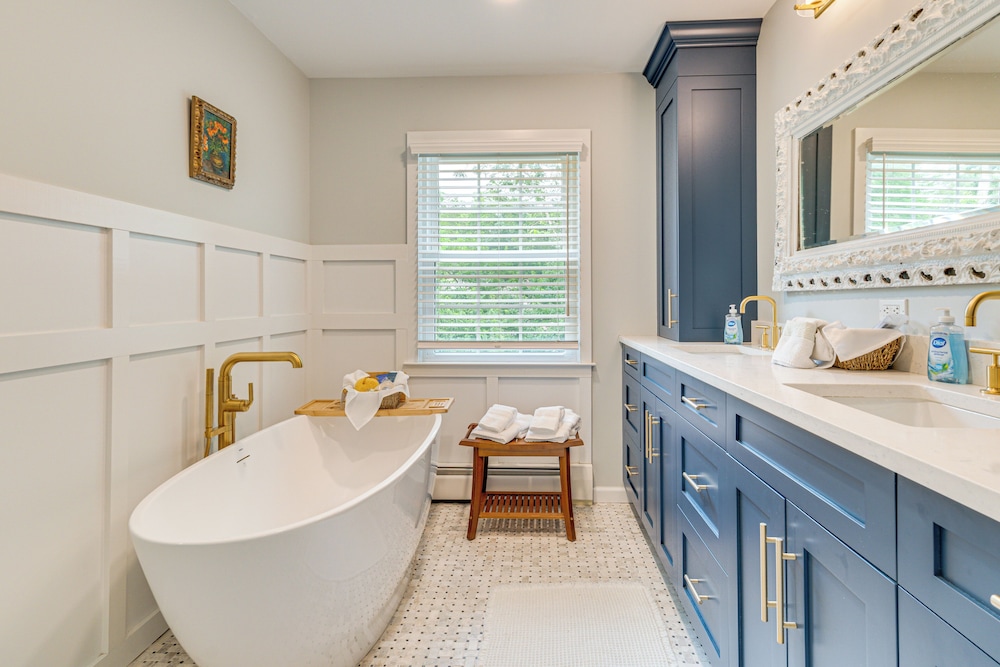 Pool, Gardens & Hot Tub: Luxe Sandy Hook Home!