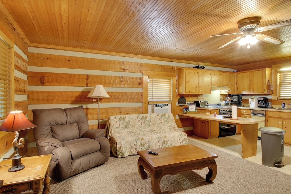 Golfer's Getaway: Hephzibah Home w/ Pool Access