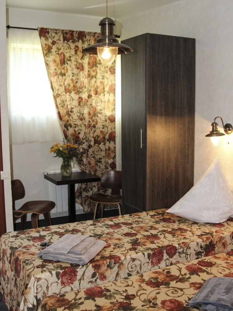 Mini Hotel Khata