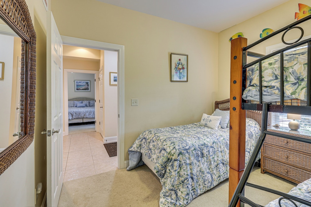 4 Mi to Sunset Beach: Resort-style Family Condo