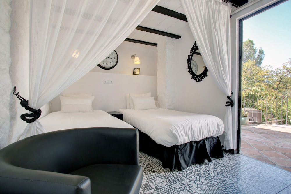 Marbella Vacations - Jardines De La Reina Boutique BB - Property Image 25