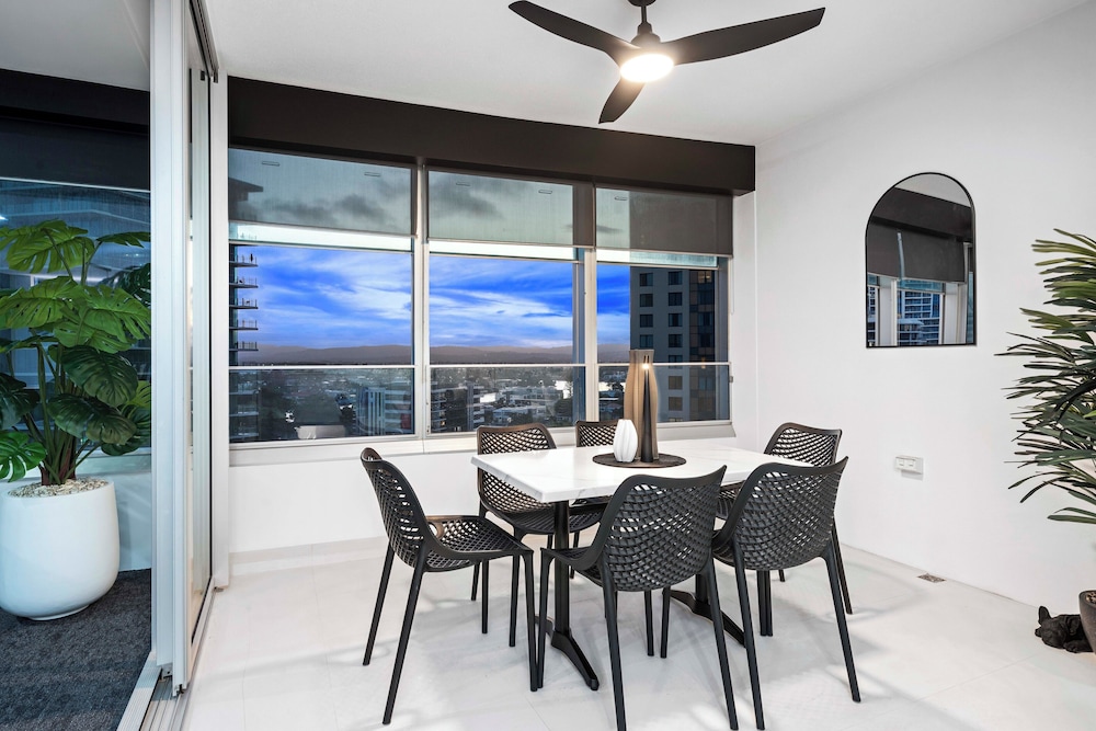 Private Q Tower Apartments - Wow Stay