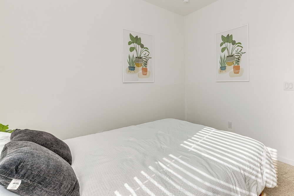 4 Mi to South Mountain Park: Phoenix Area Home