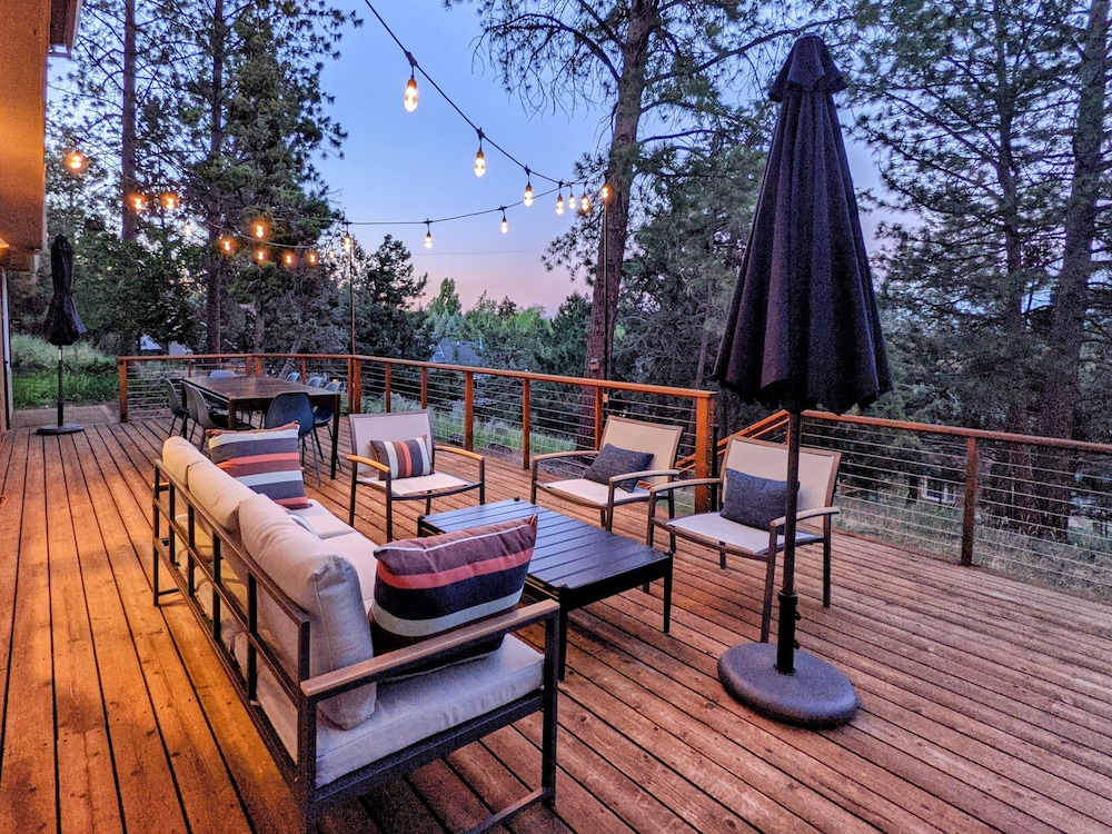 Serenity On 6th 30 Day Minimum 4 Bedroom Home by RedAwning