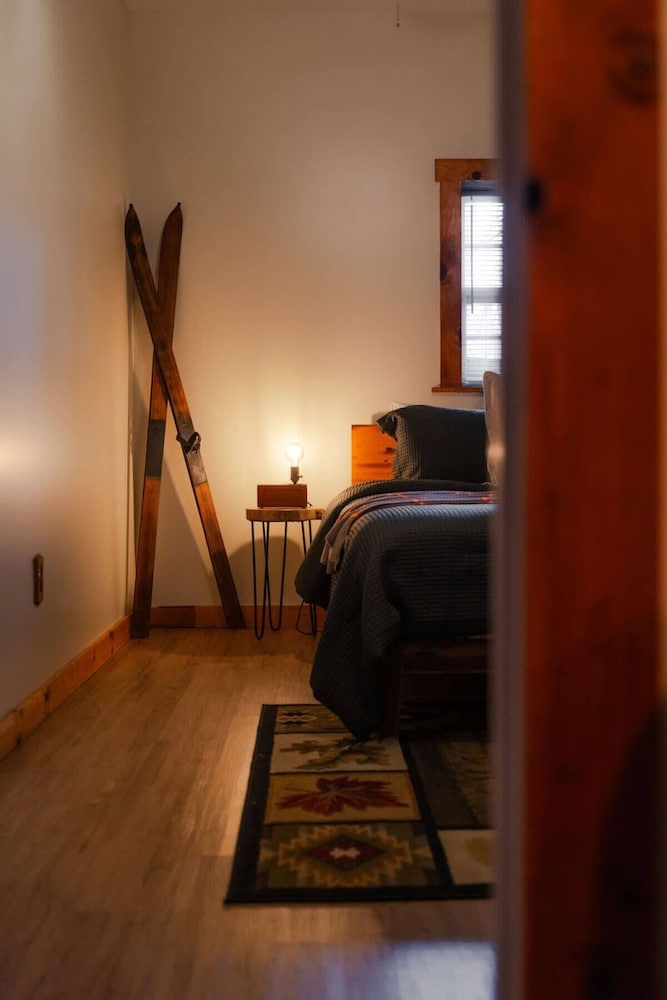 Cozy Cabin With Hot Tub - Near all in Hocking Hills