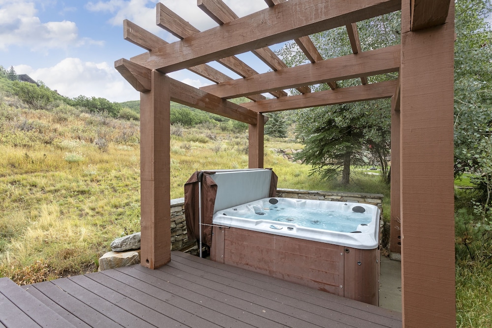 Upper Telemark Drive Home at Deer Valley Resort - 7 Bedroom Home with Hot Tub #2960 7 Home