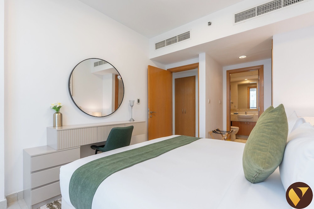 Luxury Stay in JLT Near Metro & JBR