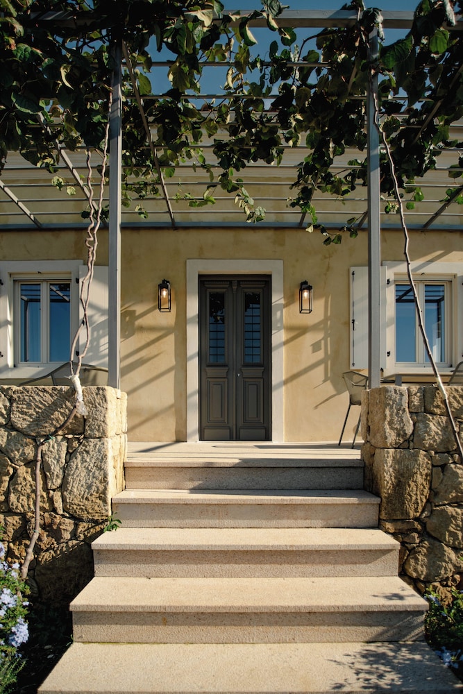 Kukutseli Country Living by White Dream