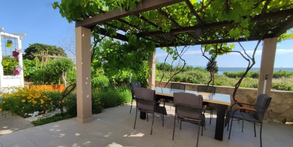 Neven - Economic Apartment Close to sea - A4 kat view 2