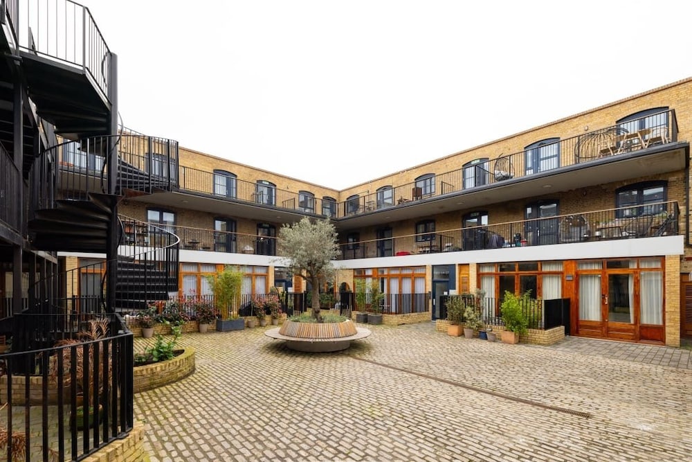 The Tooting Hideout - Dazzling 3bdr Flat With Balcony