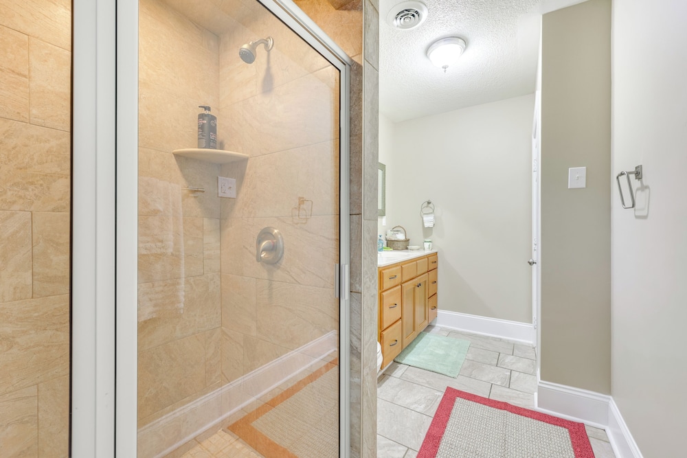 14 Mi to Raleigh: Charming Family Home!