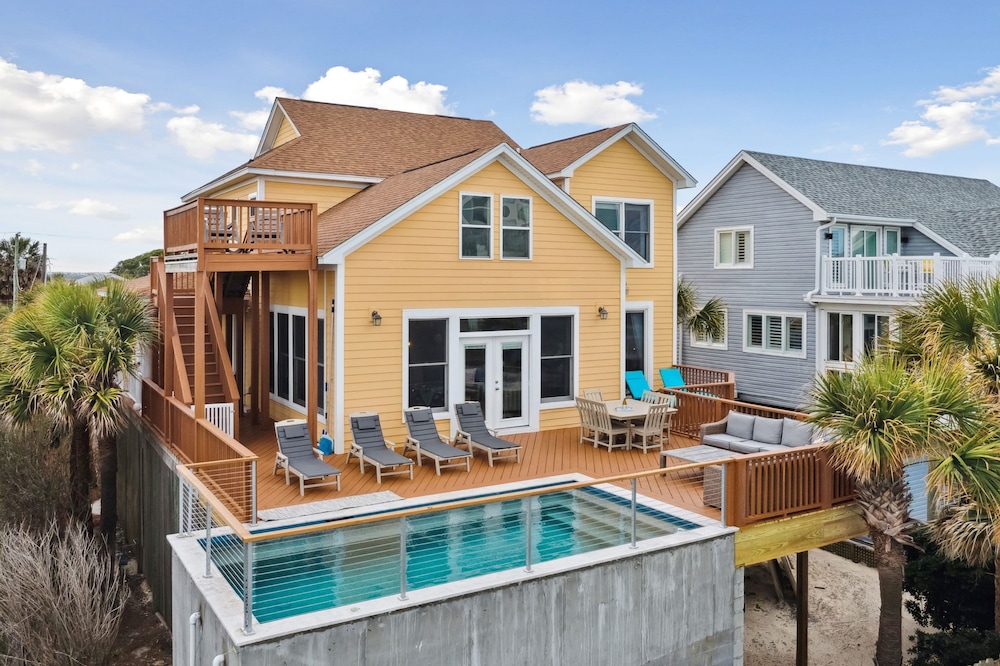 Oceanfront w Pool Panoramic Deck Views 5bdr Folly Ocean Breeze by Avantstay