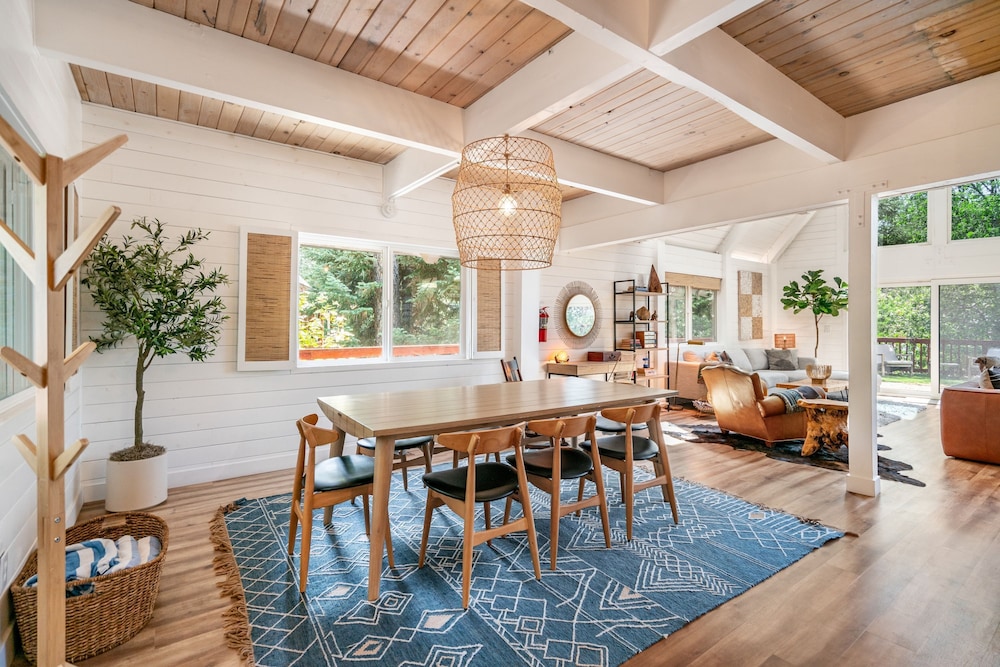 Oak and Luna by Avantstay Beautiful Big Bear Home w Hot Tub Home Theatre Ping Pong