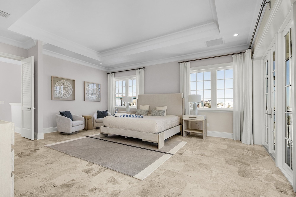 260 Coastal Luxe Retreat: 5bd/4.5ba, Pool & Spa, Water Views 5 Bedroom Home