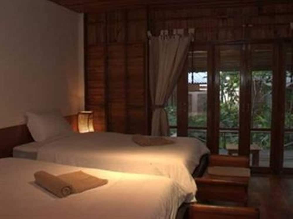 Sunset Cove Resort