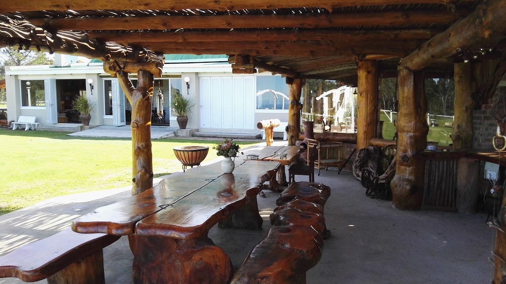 T'Niqua Stable Inn