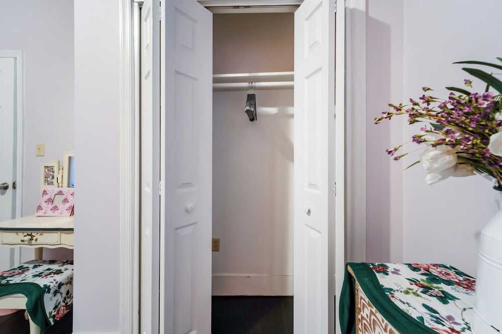 Central 4BR Historic Gem Near Colleges
