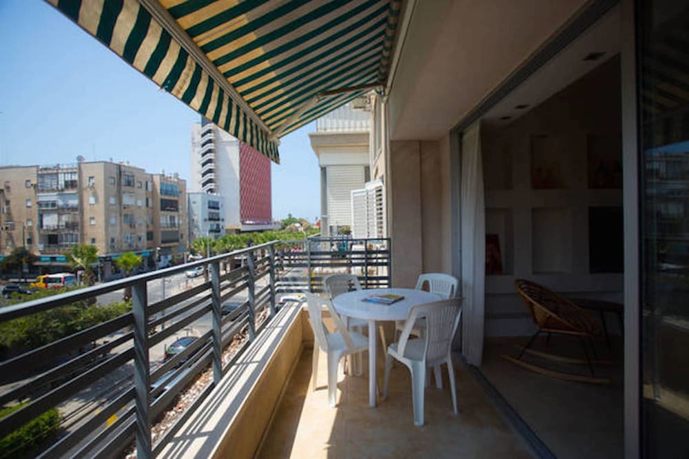 Balcony & Comfort by FeelHome