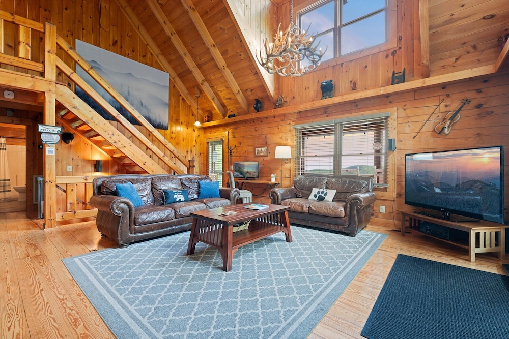 Breathtaking Hideaway 5 Bedroom Cabin