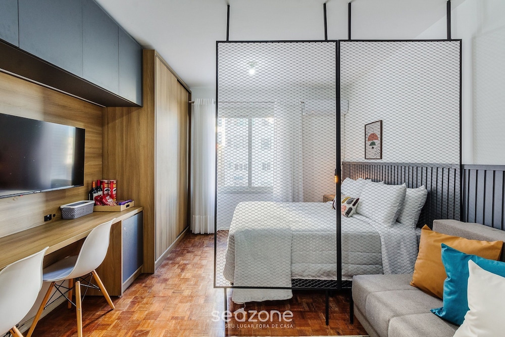 Comfortable and Well-located Studio in POA Cei0304