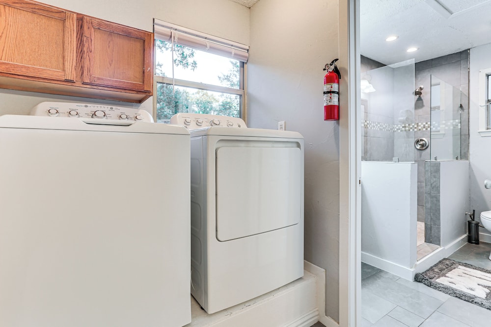 Cabin w/ Hot Tub in Valley View: Pets Welcome!