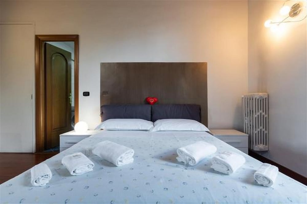 Torino Cenisia & Porta Susa Roomy Flat photo 3