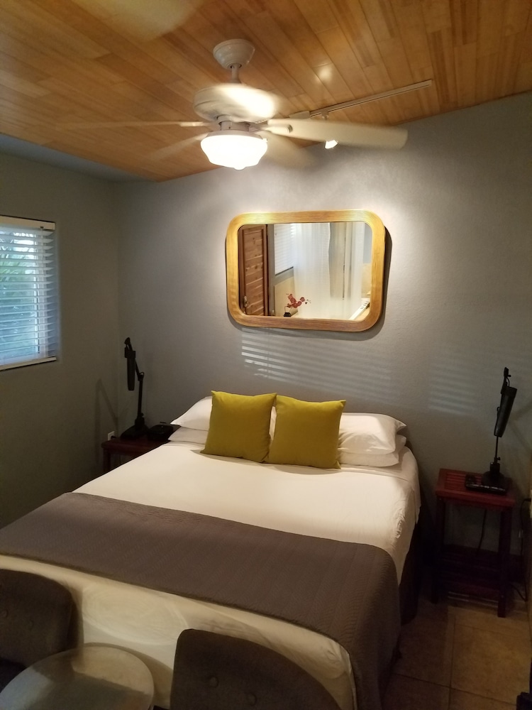 Tiki Moon Villas
