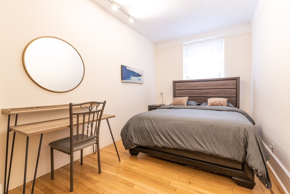 5 Bedroom 2 Bath Full Floor Midtown