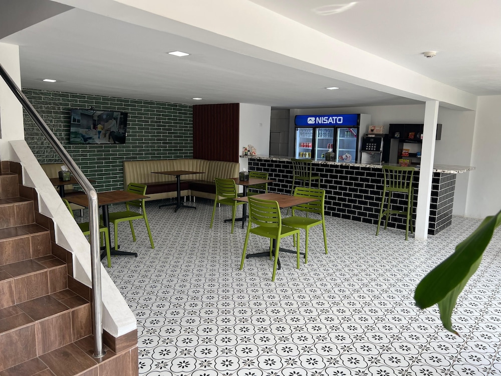 Express Inn Panama International Airport Hostel