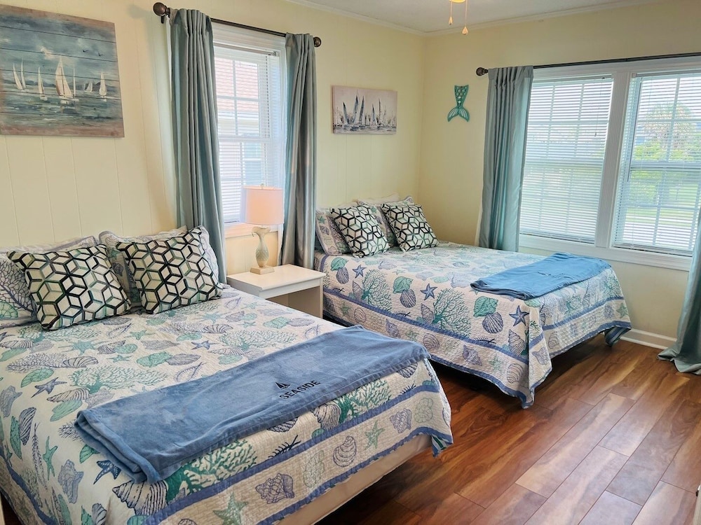 Seaside - 4 Br Home