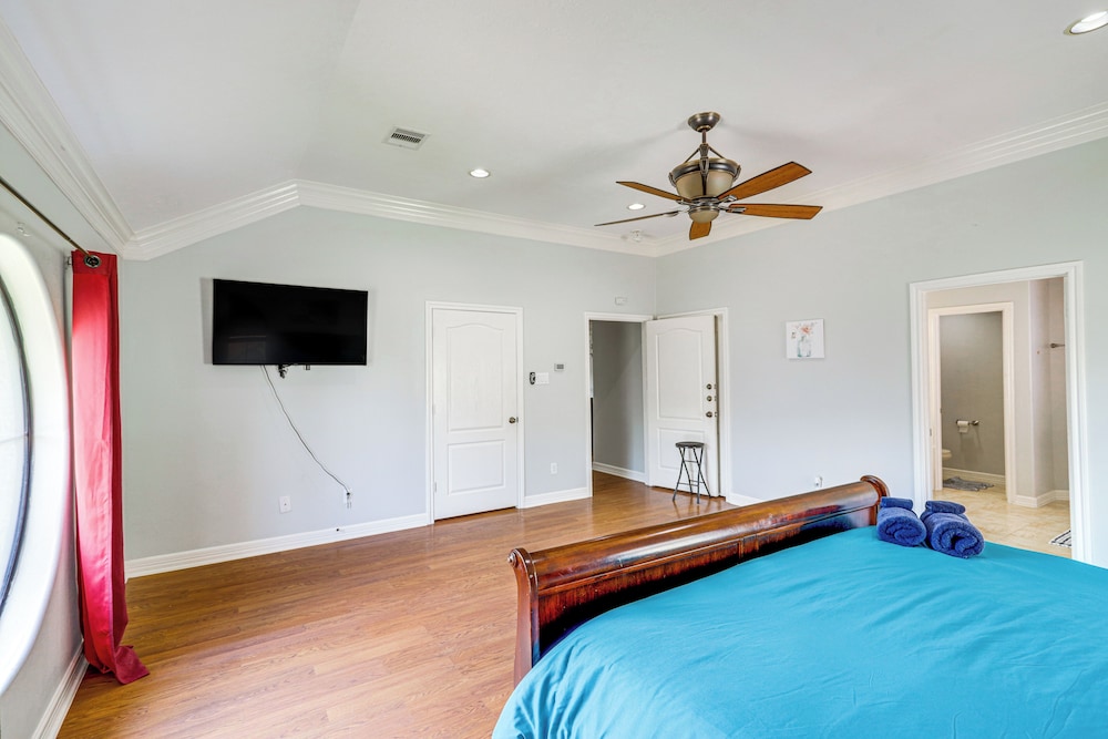 Elegant Houston Home w/ Gazebo & Game Room! view 4
