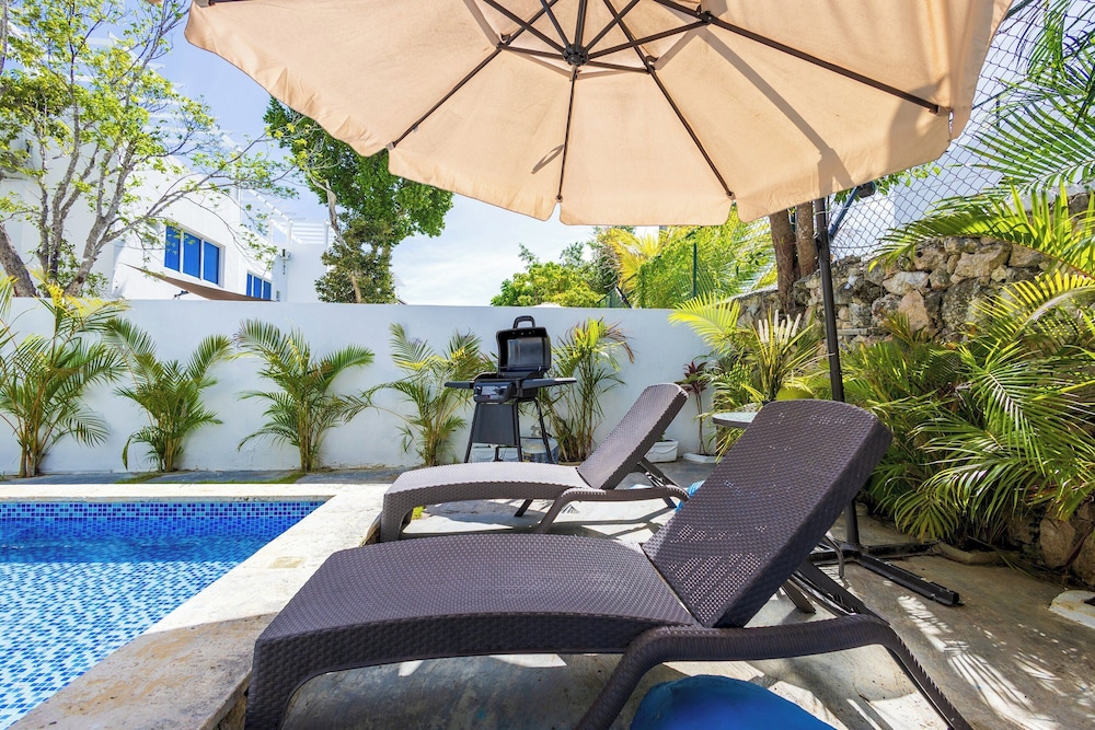 3BR Villa With Pool Rooftop and BBQ Gated Area