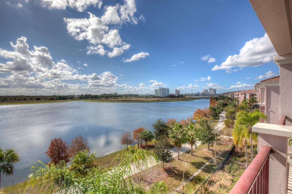 Penthouse w/ Spectacular Lakeview! Near Disney