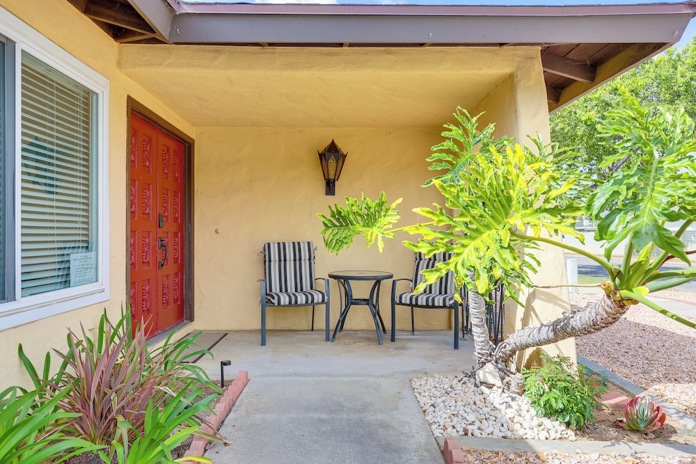 Sunny Oceanside Home w/ Patio, 5 Mi to Downtown!