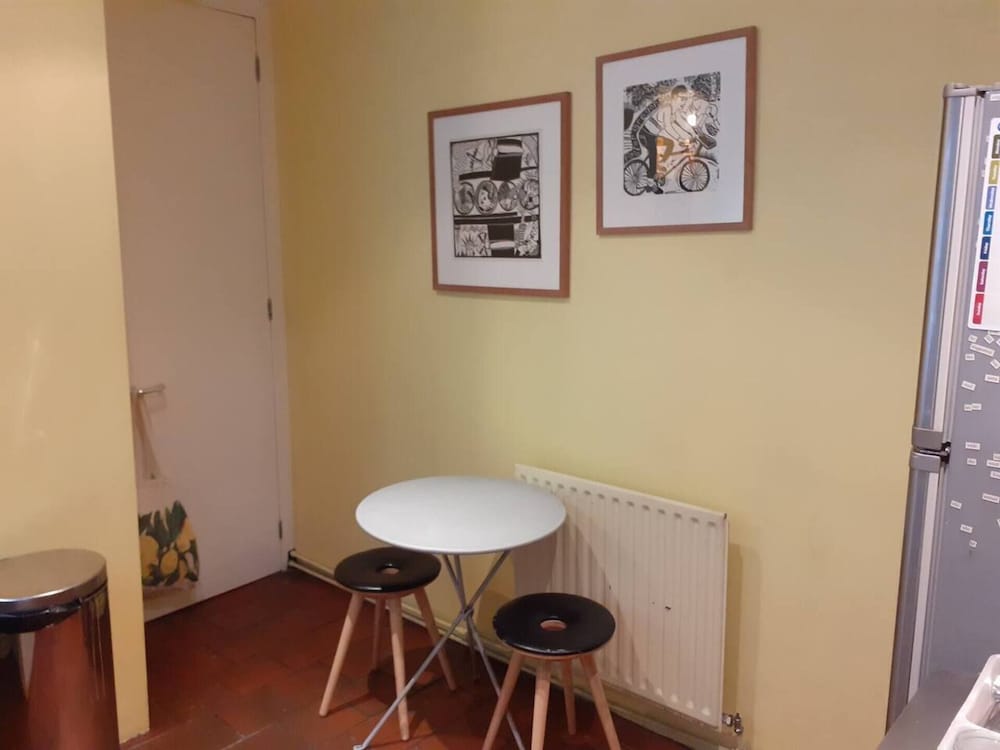 3 bed Apartment With Garden in Zone one se1