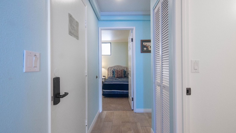 Top Floor - Direct Ocean Front View - Air-conditioned - Vrkcv